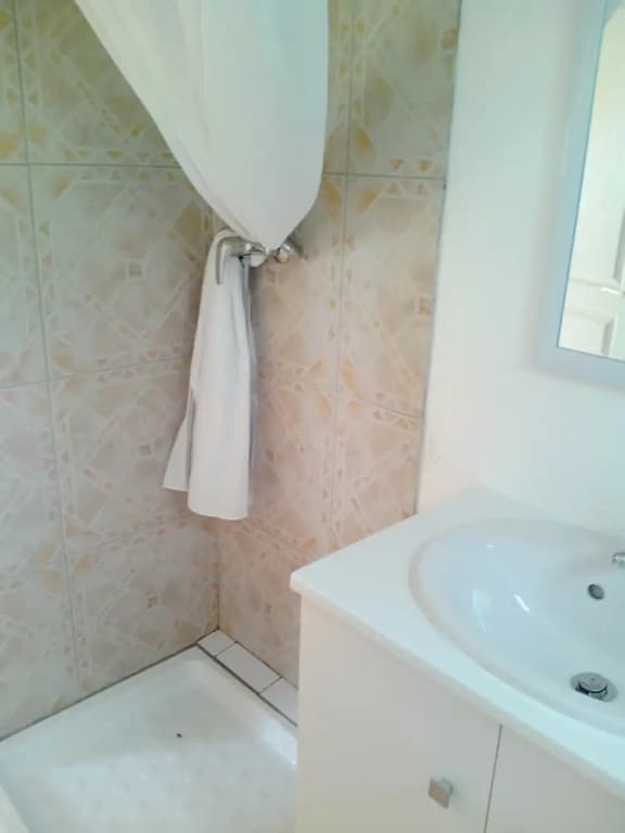 Chalet With 2 Bedrooms In Poussan With Enclosed Garden - Miniature 7