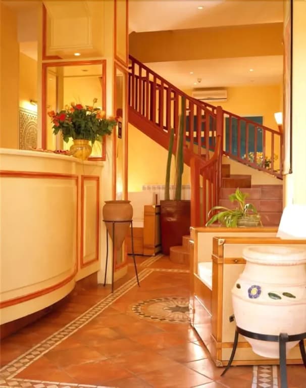 Little Palace - Photo 2