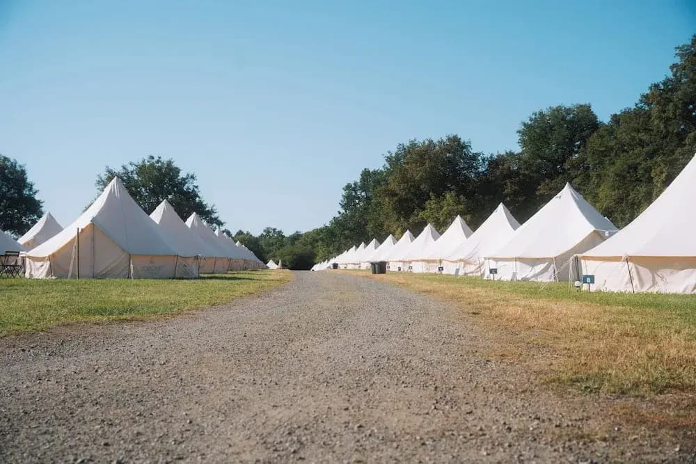 Silver  Glamping - Miniature 6