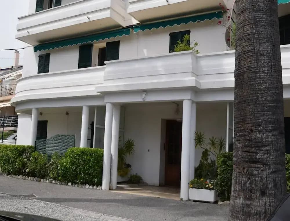Apartment in Juan-les-pins Near Sandy Beaches - Photo 1