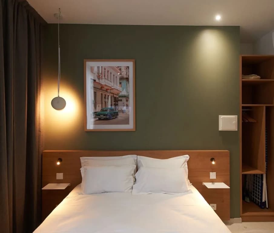 Corner Set - Photo 3