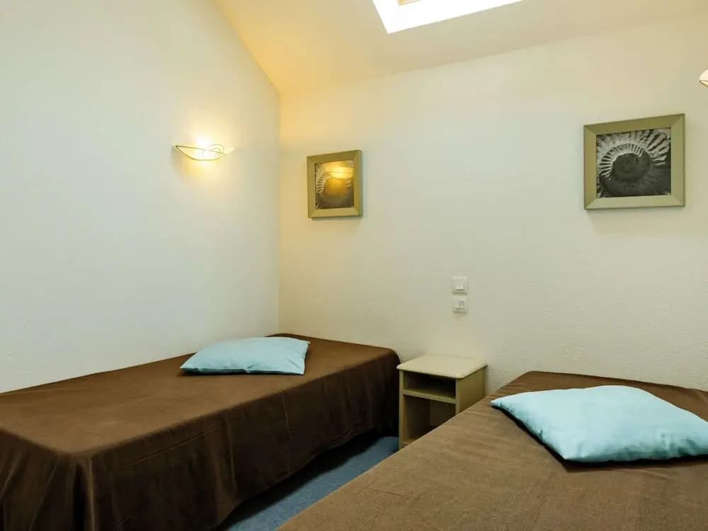 Pleasant Breton Holiday Home Near the bay of Douarnenez - Photo 5