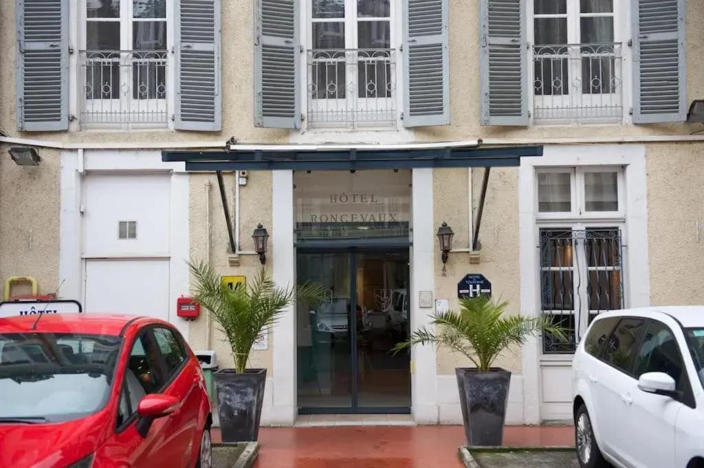 Hôtel Le Roncevaux - Photo 1