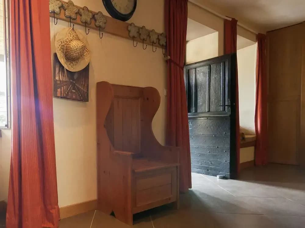 Spacious House With Heated Pool and Sauna - Photo 5