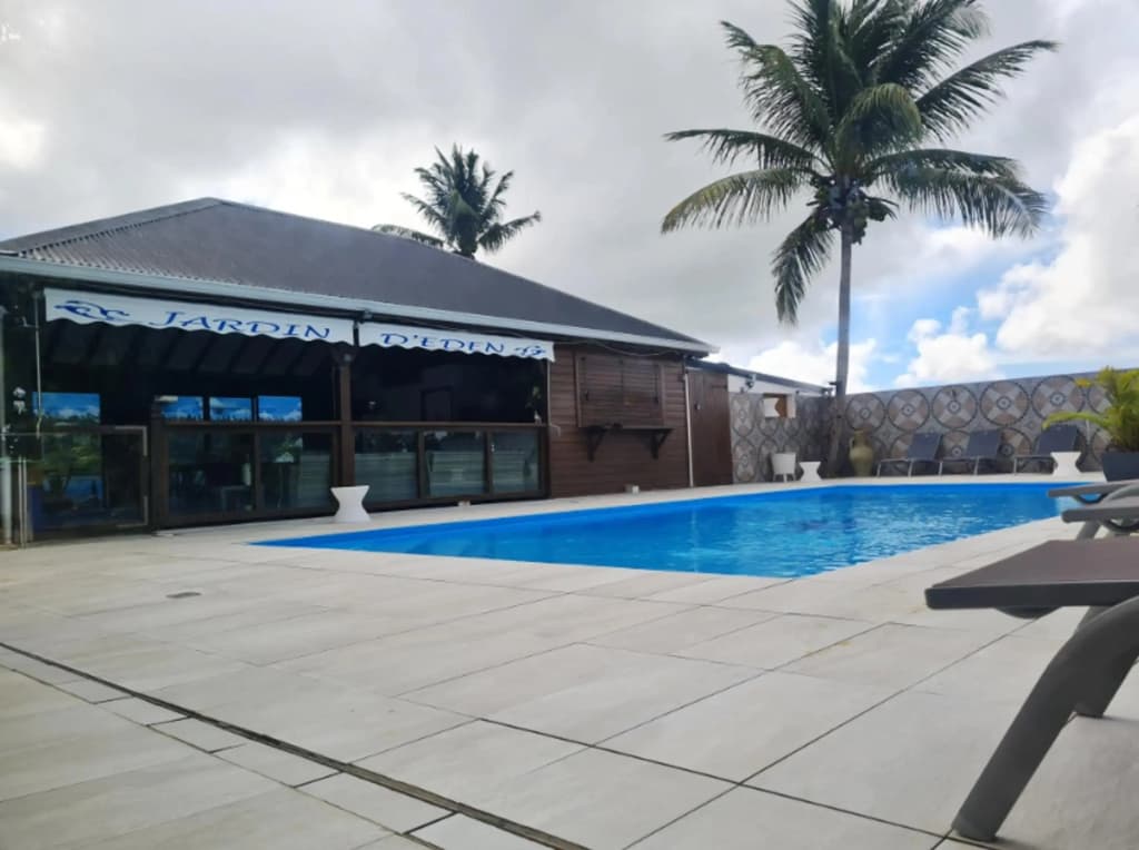 Bungalow de 2 chambres avec piscine partagee jacuzzi et jardin clos a Le Moule - Photo 5