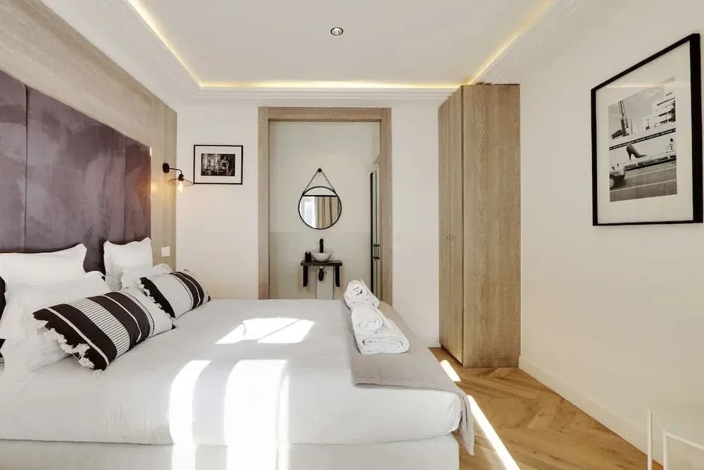 The Upper Marais Superb Apartment for 6 People - Miniature 8