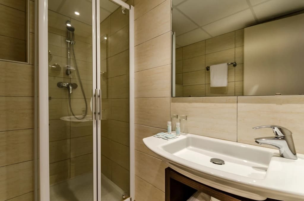 Helgon Hotel – Lourdes Pyrenees - Miniature 8