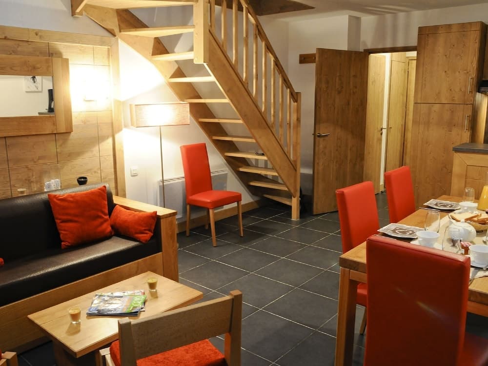Alpine Retreat w/ Balcony - Photo 2