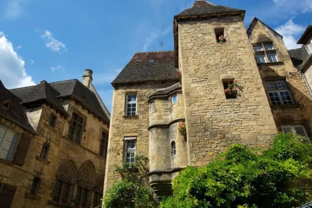 Detached house 2 minutes from the centre of Sarlat la Caneda - Photo 1