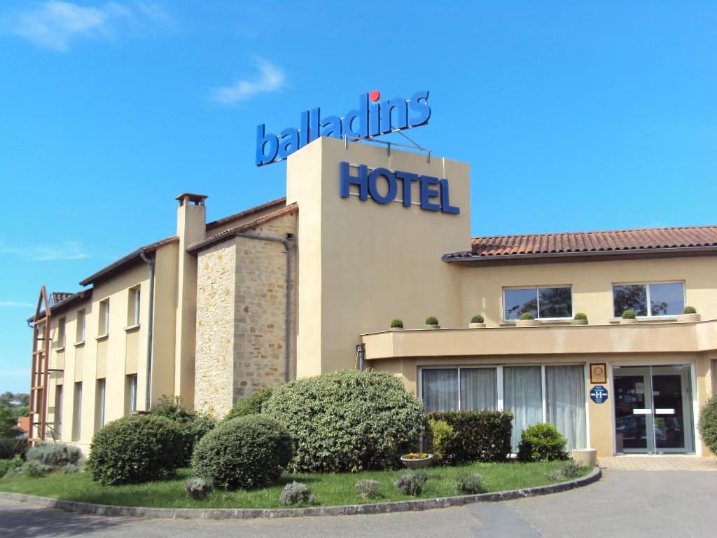 Brit Hotel Confort Villefranche de Rouergue - Photo 1