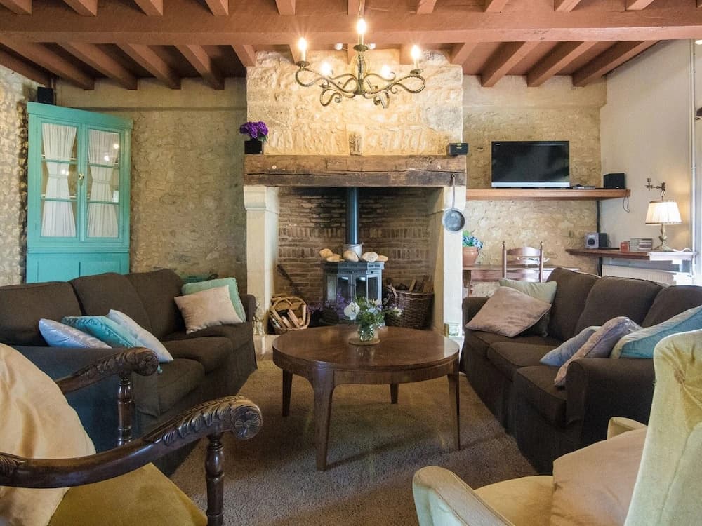Beautiful Property With Three Houses, Three Swimming Pools, and Magnificent Views - Photo 2