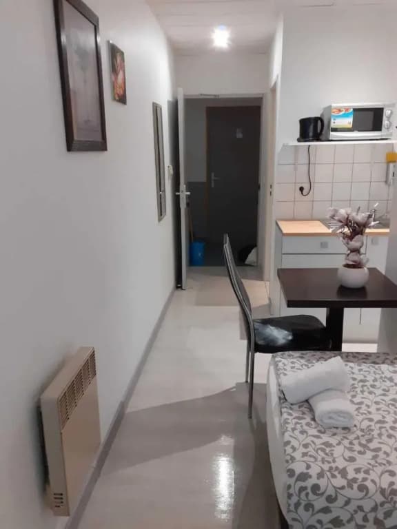 Apparthotel Area, Studios avec Salles de bains et kitchenettes privatives et Chambres avec cuisine et salle de bains commu...