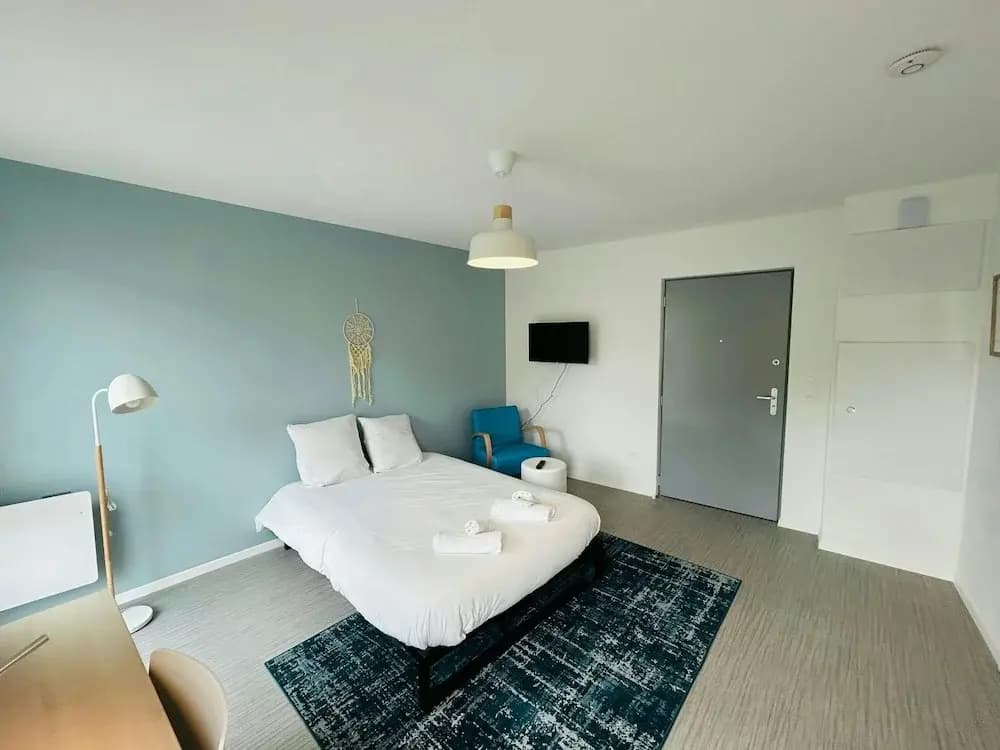We Live In R - Suite 201 - Photo 5