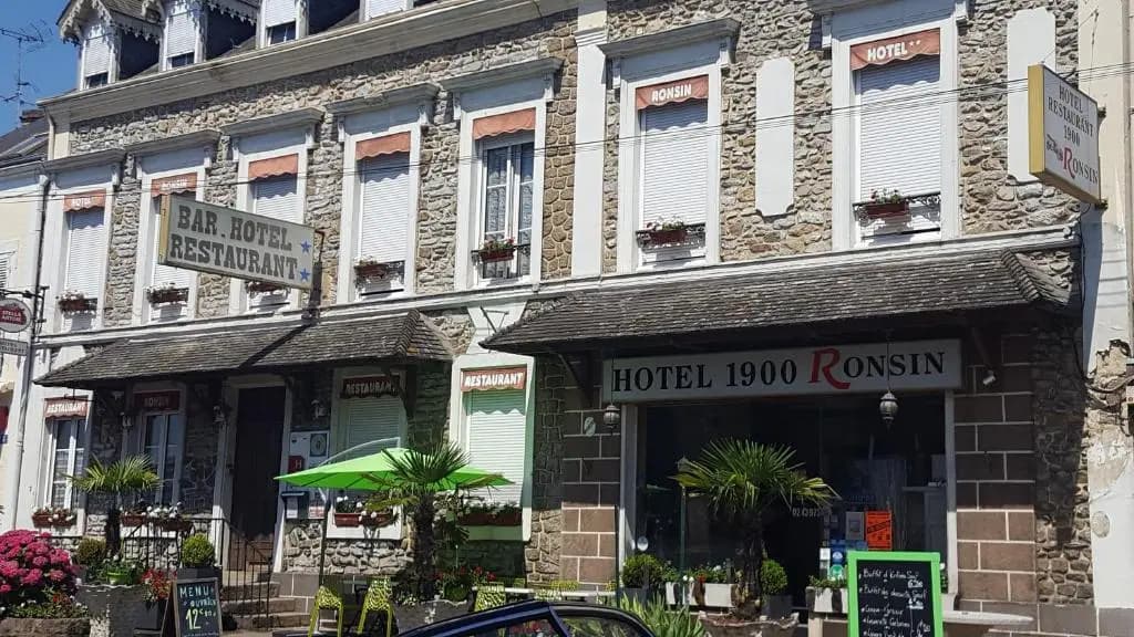 Hotel Ronsin - Photo 1