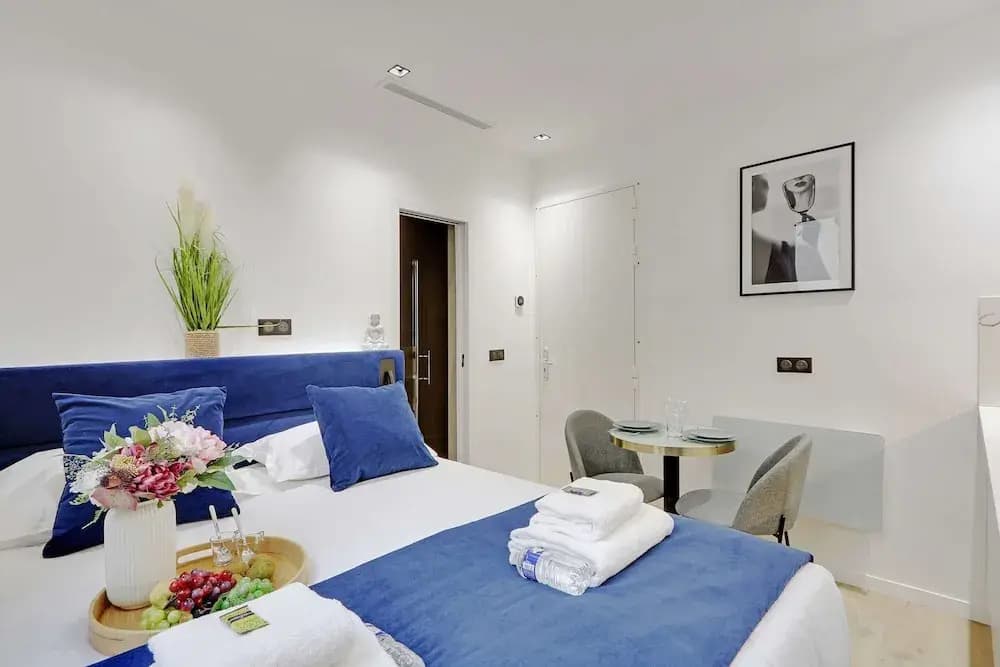 Modern Studio With AC in the Heart of Paris - Photo 2