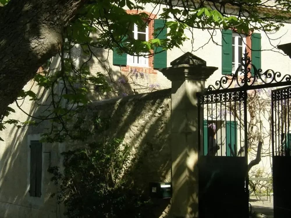Charming Provencal Holiday Home With Garden - Photo 1