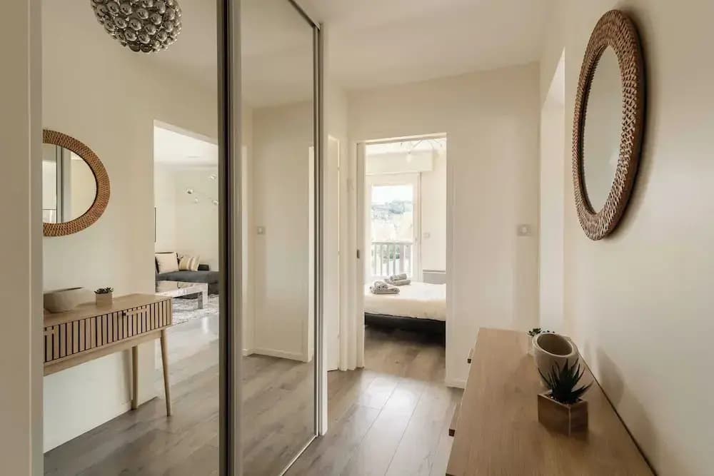 Renovated Apartment Sleeping 6 - Pool and Tennis - Miniature 8
