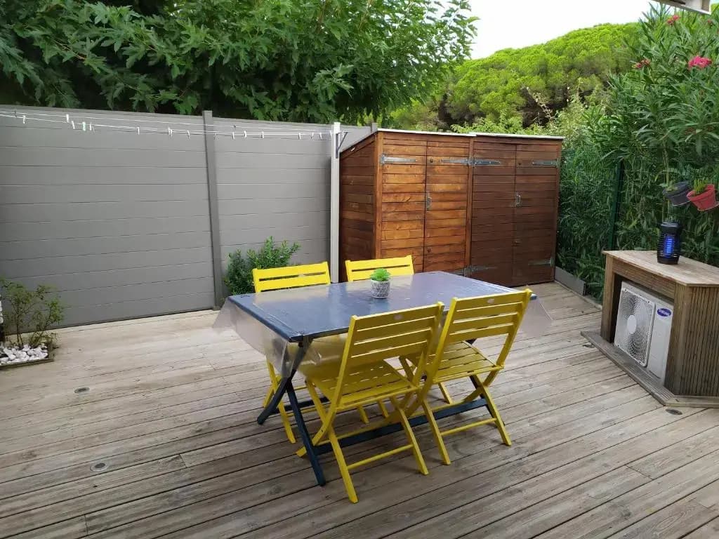 Beau studio avec grande terrasse - Miniature 7