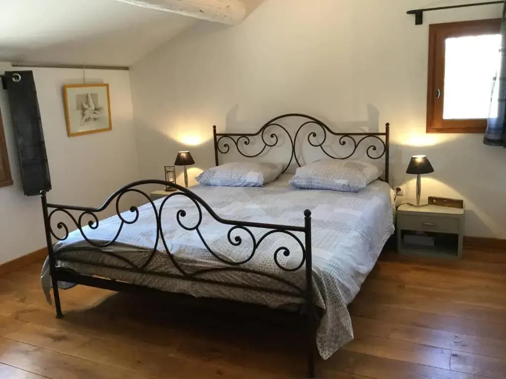 Maison Familiale Climatisée avec Piscine Privée Clôturée et Grand Jardin, située à Fontvieille au cœur des Alpilles, 8 per...