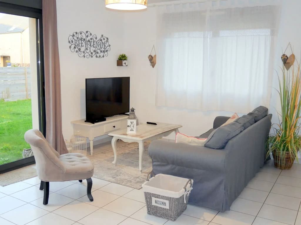 Beachfront Holiday Home in Guisseny - Photo 1