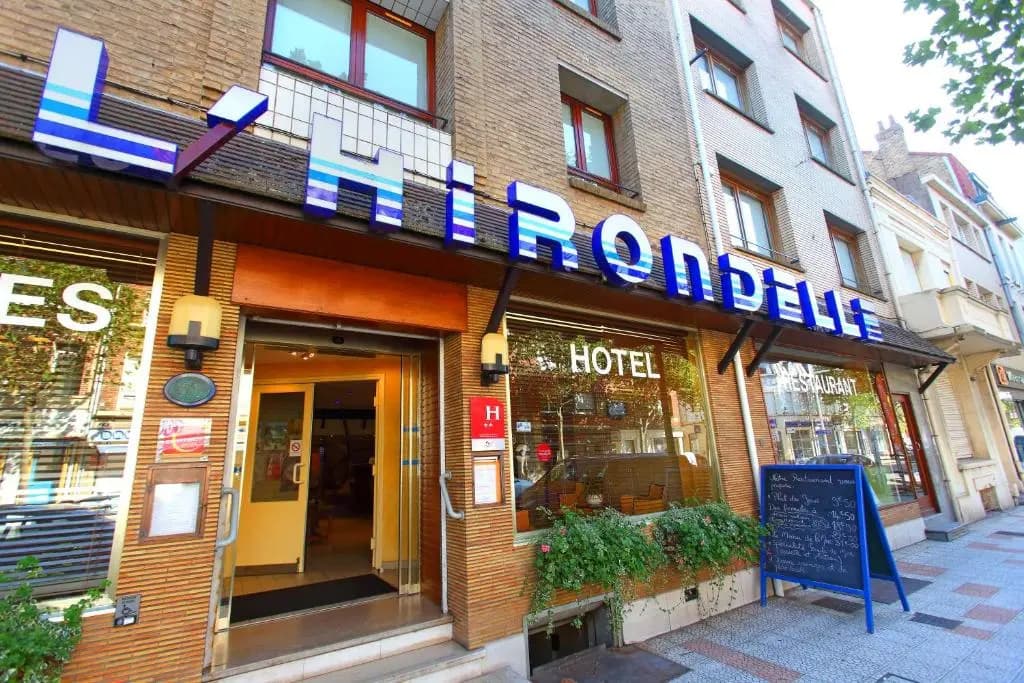 Hôtel L'Hirondelle - Photo 1