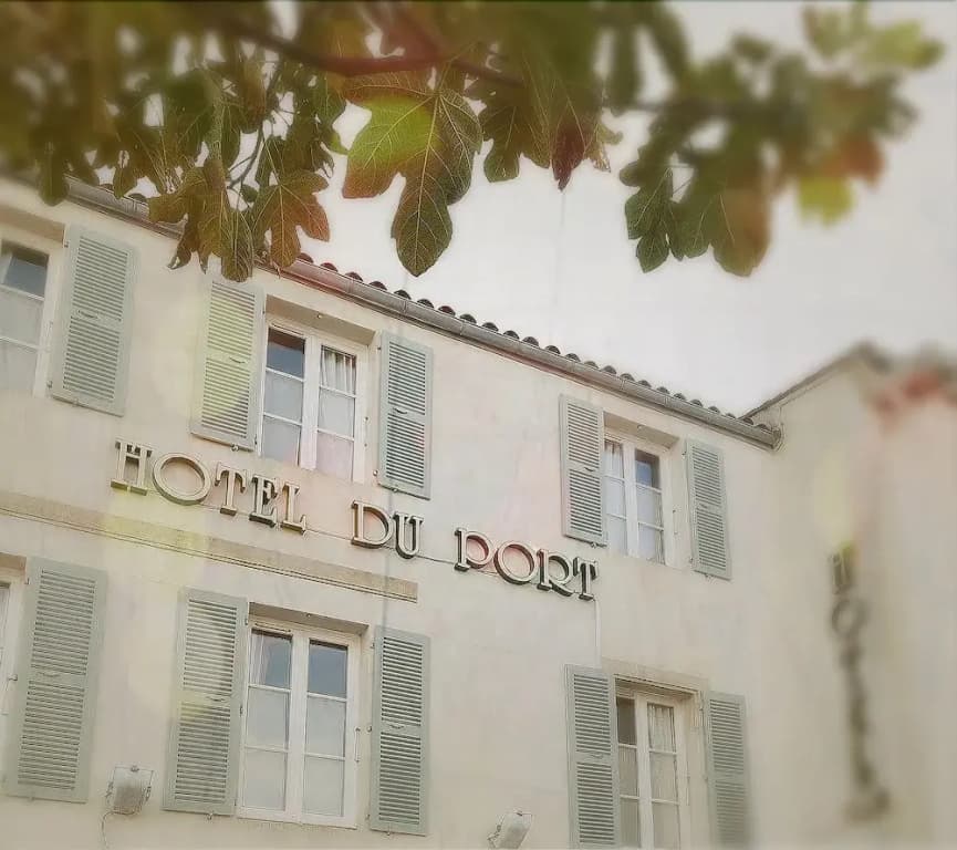 Hotel Du Port - Photo 1