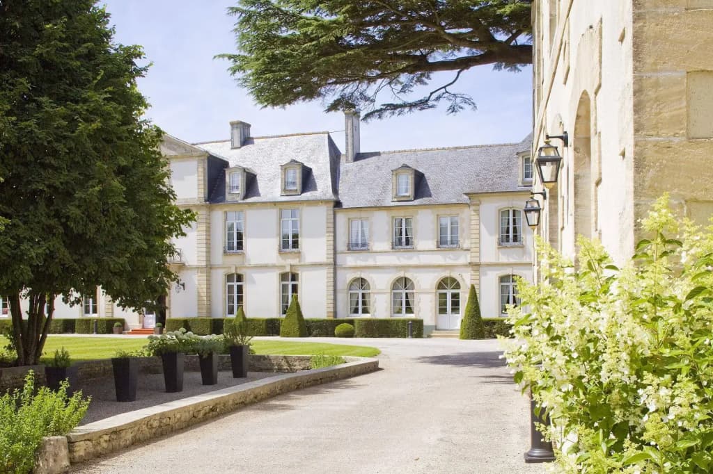 Grand Hotel "Château de Sully" - Piscine et Spa - Photo 1
