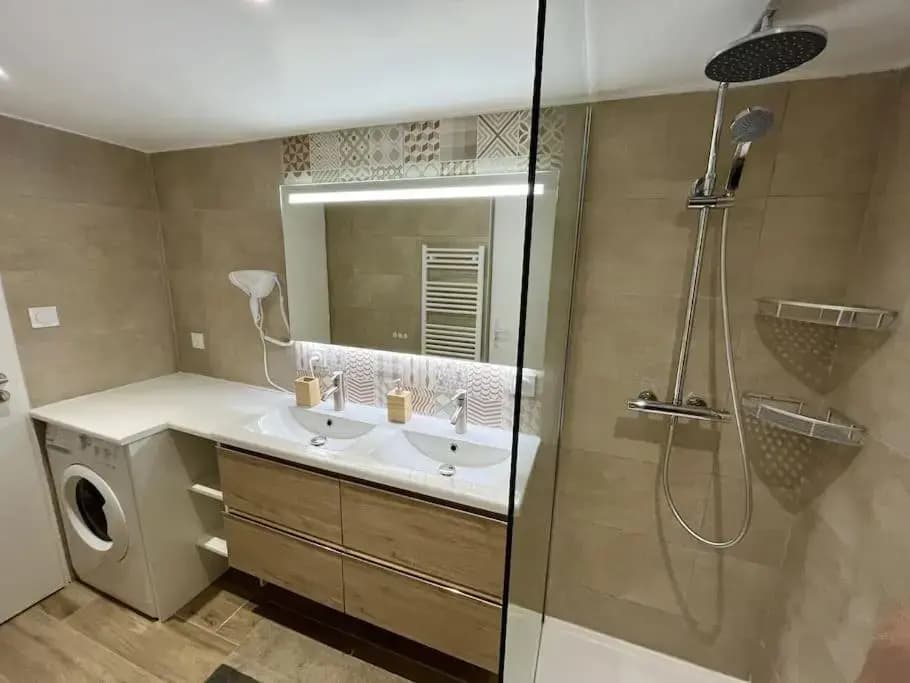 Duplex Centre Ville - 50m de la Plage - Clim - Garage - Netflix - Photo 3