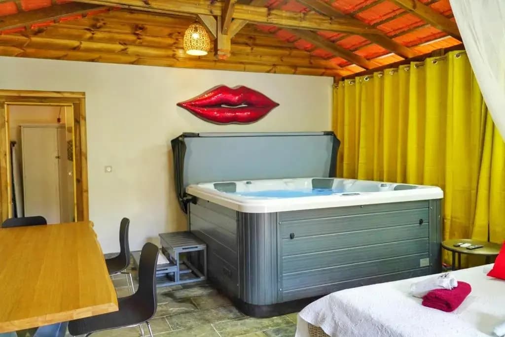 Maison d'une chambre avec piscine partagee spa et jardin clos a Fort de France a 9 km de la plage - Photo 2