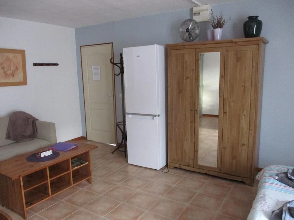 Appealing Apartment in Vezac With Swimming Pool - Miniature 6