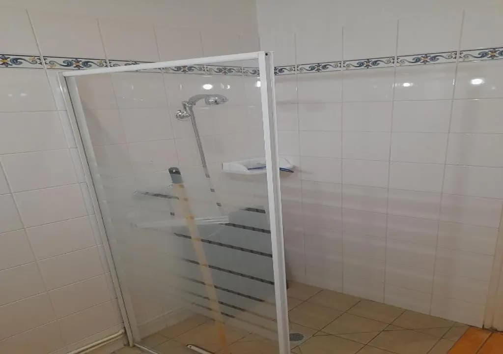 LOGEMENT T2 PMR piscine Privée 400m de la Plage - Miniature 7
