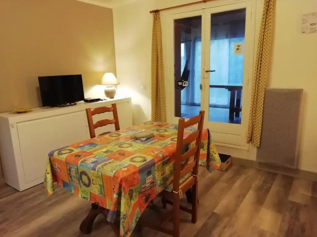 Appartement climatisé au 1er étage d'une maison avec jardin dans un quartier calme - Miniature 6