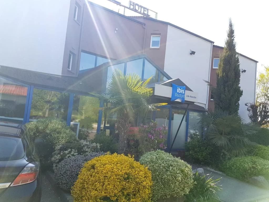 ibis budget Lille Ronchin - Photo 1