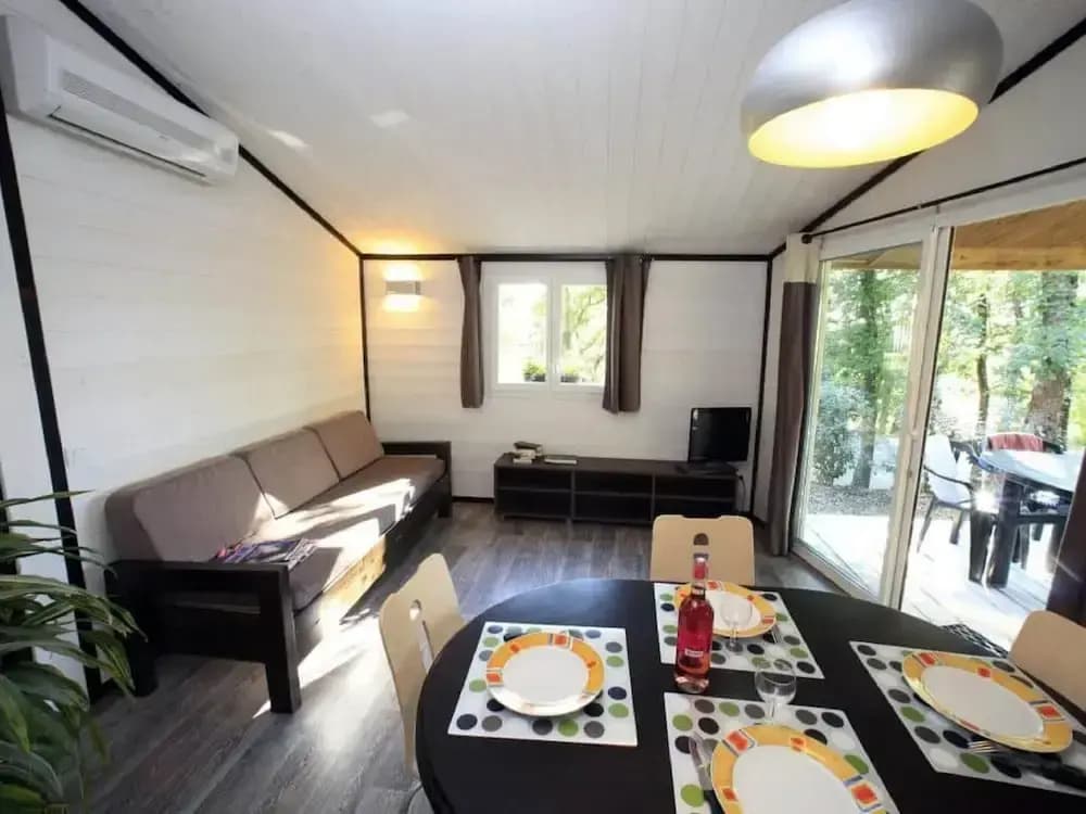 Chalet With Dishwasher on a Hill - Photo 3