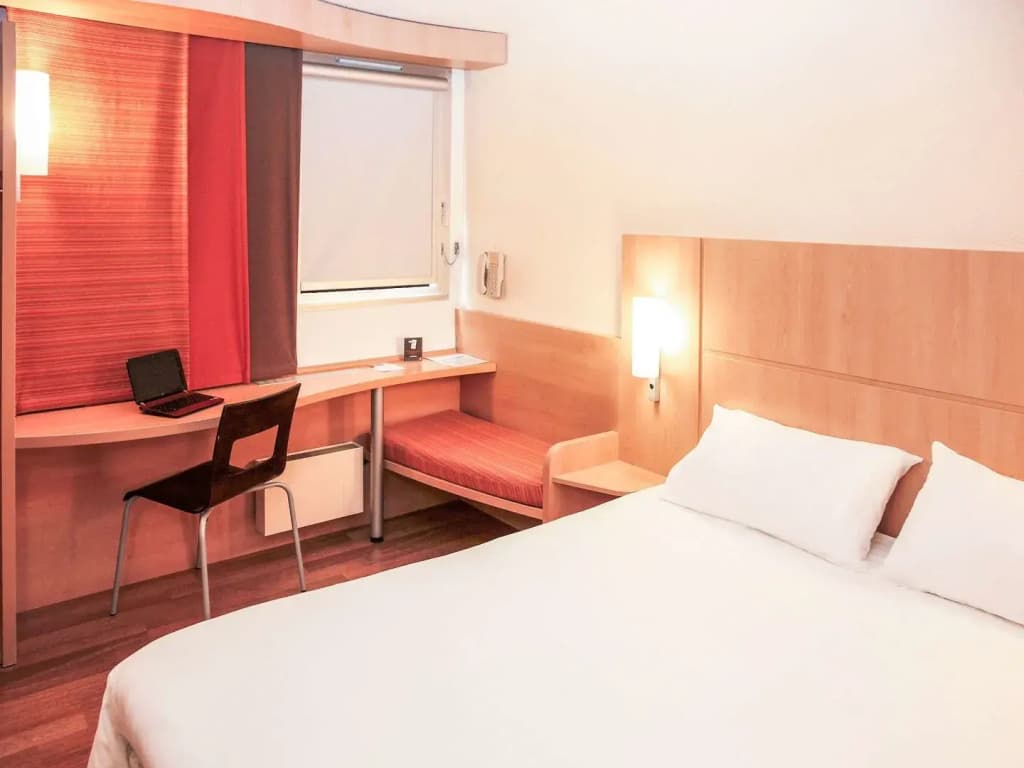 Ibis Fourmies - Photo 2