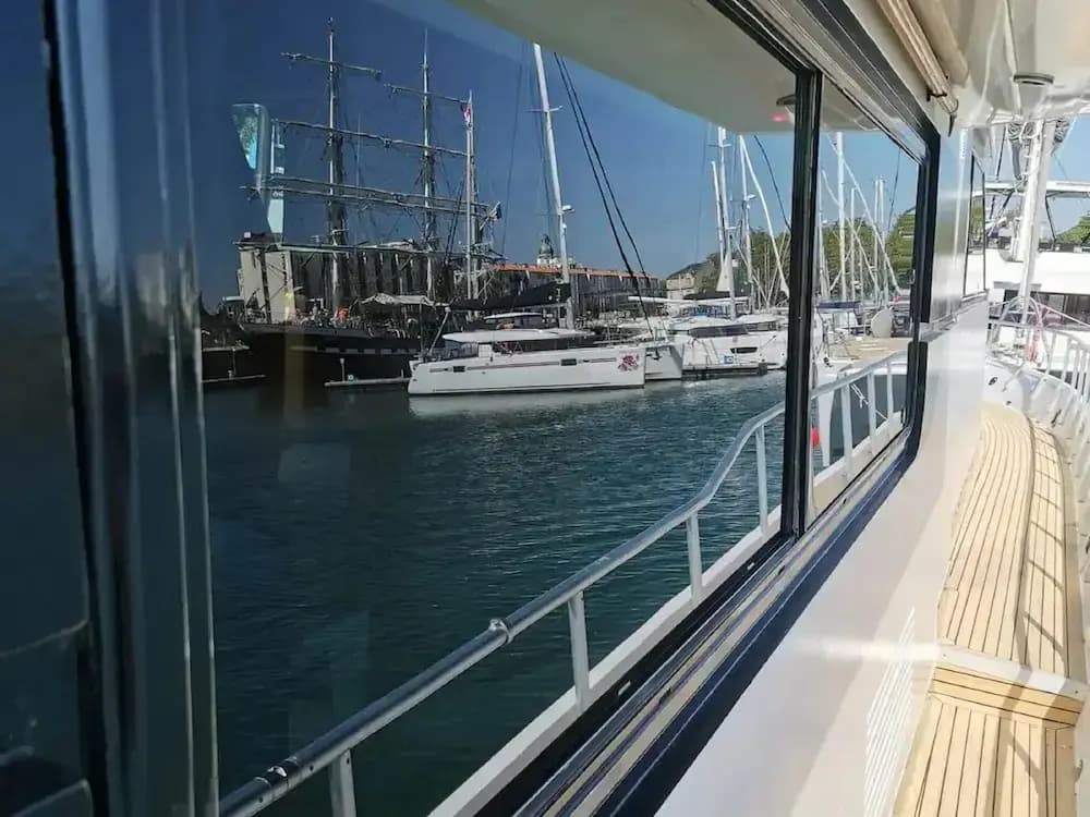 Luxury Yacht in La Rochelle With a Terrace - Miniature 7