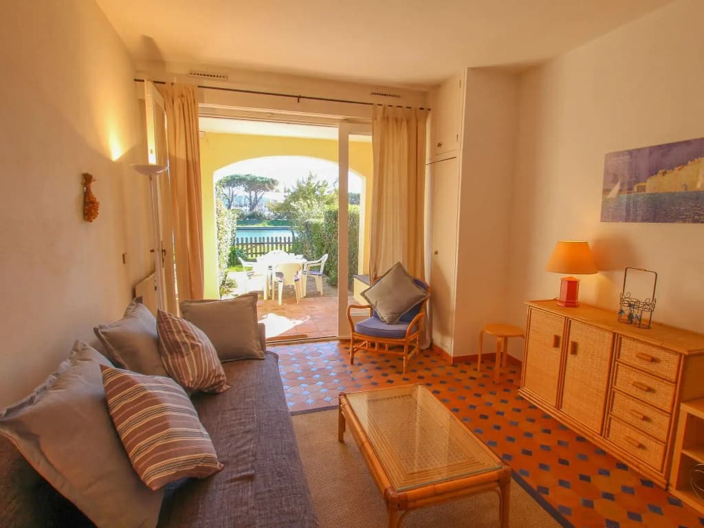 Attractive Holiday Home With Garden - Photo 2