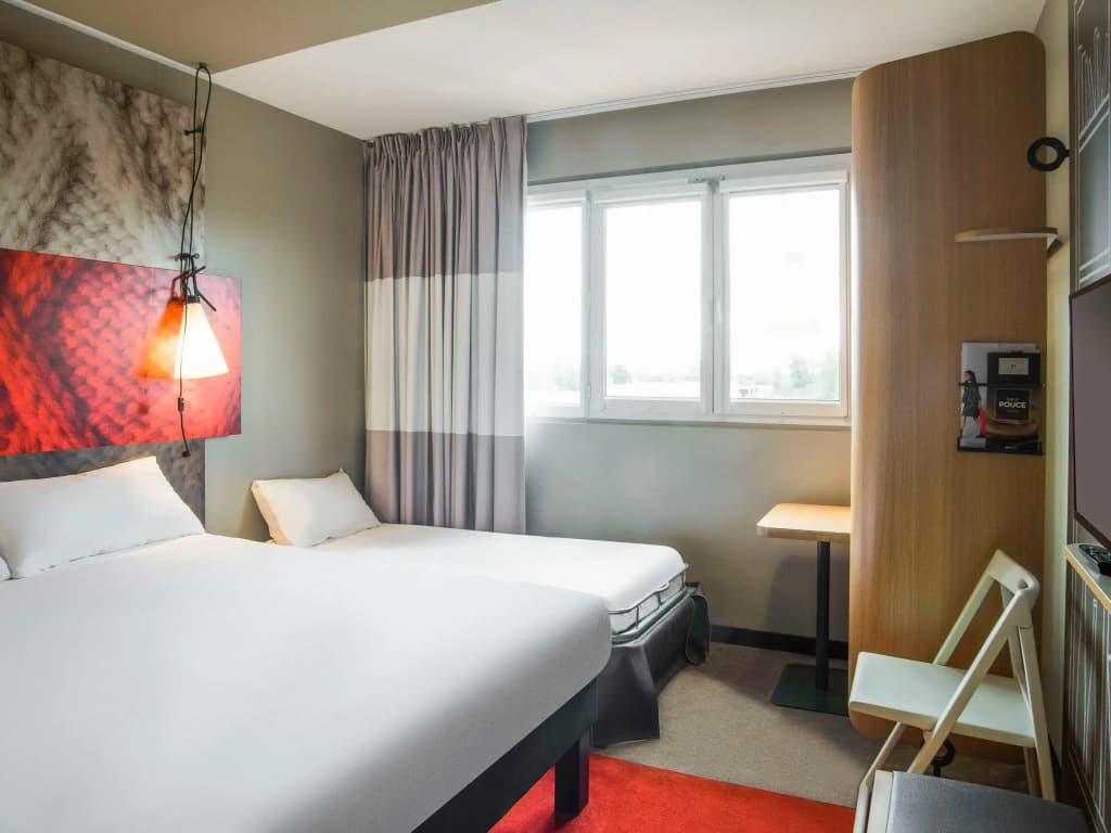 ibis Tarbes Odos - Photo 2