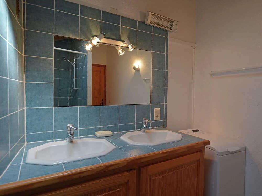 Chic Farmhouse With Swimming Pool in Prunet-et-Belpuig - Miniature 8