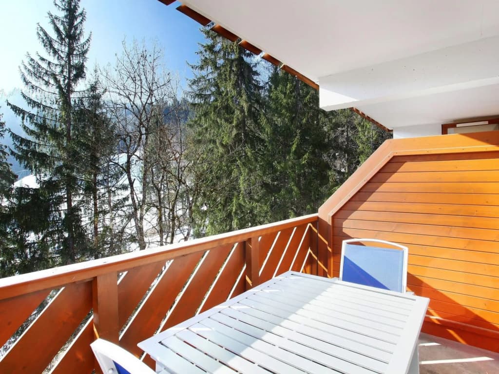 Alpine Studio w/ Balcony - Miniature 8