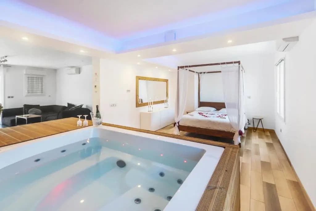 Suite Pointe Rouge Jacuzzi SPA - Miniature 7
