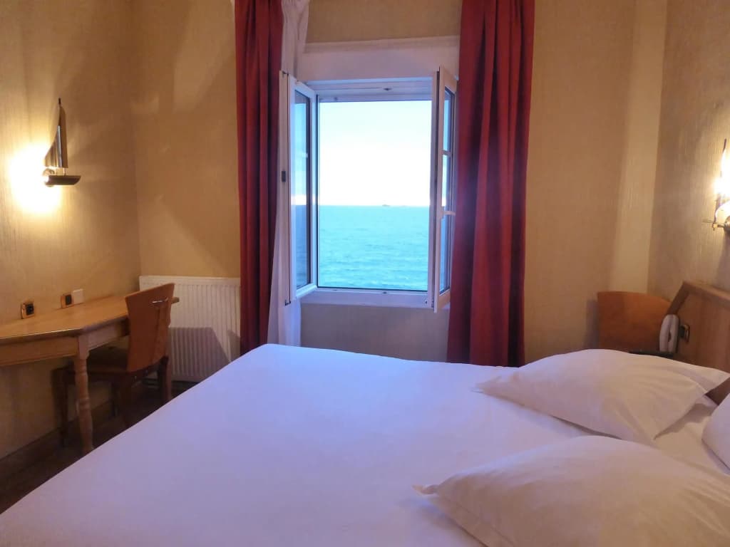 Hotel Kyriad Saint Malo centre Plage - Photo 3