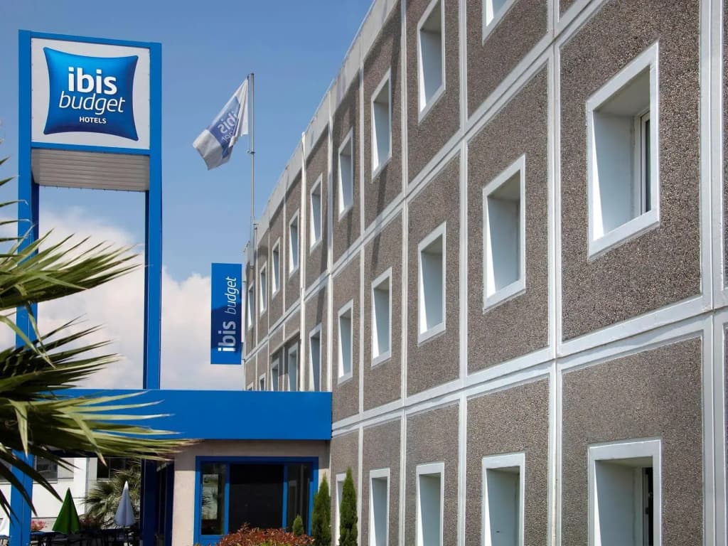 ibis budget Antibes Sophia Antipolis - Photo 1