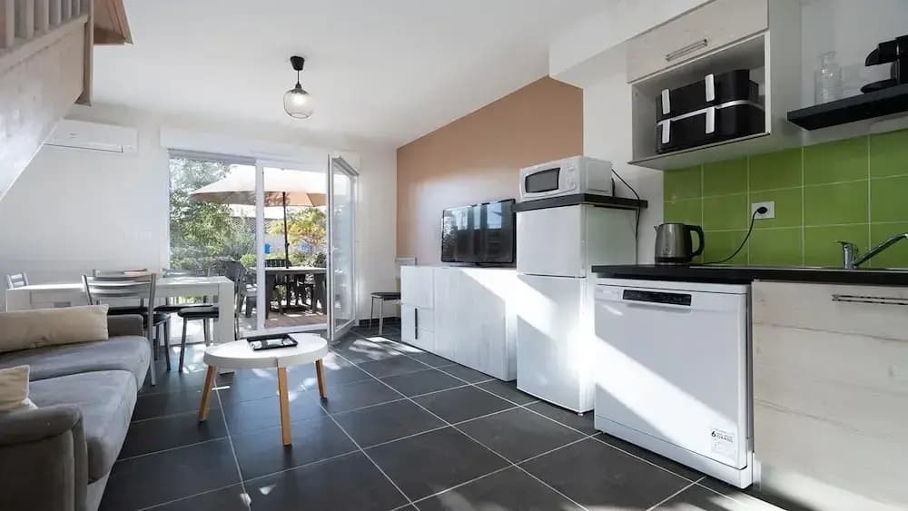 Villa in Valras-plage Near Sandy Beach - Photo 4