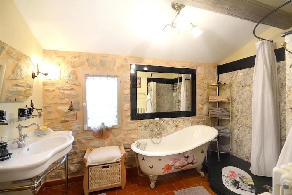 House With one Bedroom in Le Thor, With Furnished Garden and Wifi - Photo 5