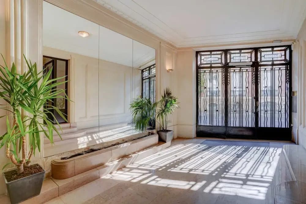 Passy Glow 2BR Home in the 16th Arrondissement - Miniature 8