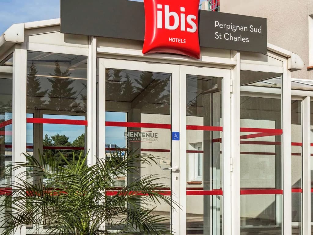 ibis Perpignan Sud Saint Charles - Photo 1