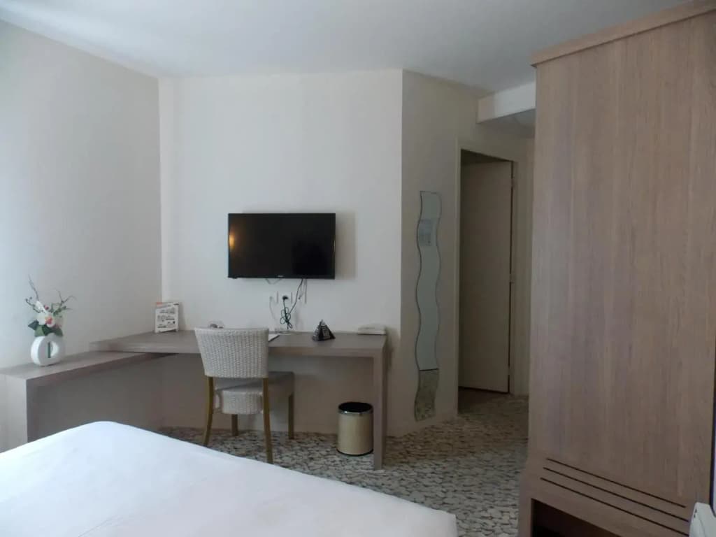 Brit Hotel Alghotel - Photo 4
