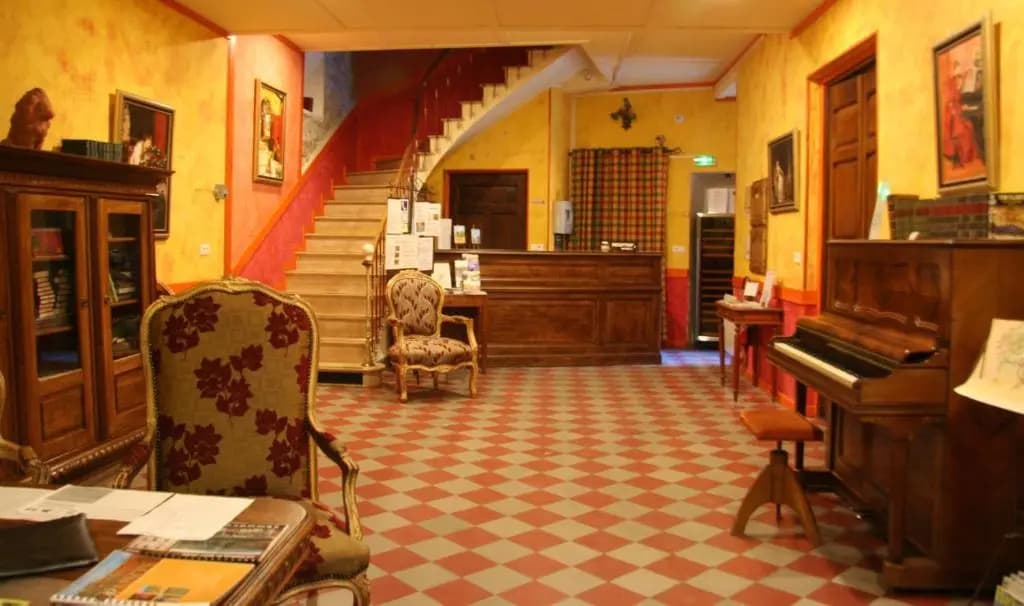 Hôtel Les Arcades Le Lion D'or - Photo 2