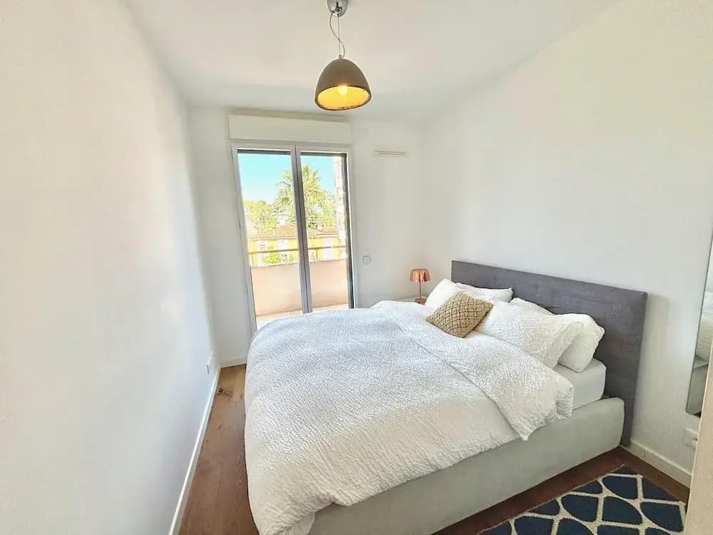 3 Bed Penthouse With Terrace Close to Beach- 2200 - Photo 5